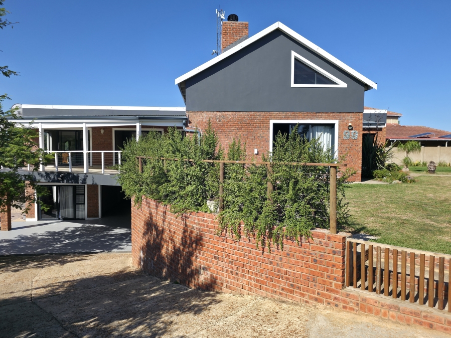 5 Bedroom Property for Sale in Noorsekloof Eastern Cape